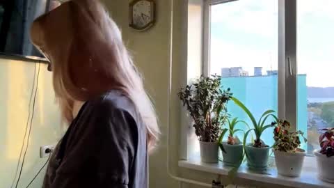 Karolina online show from October 10, 2025, 1:10 pm