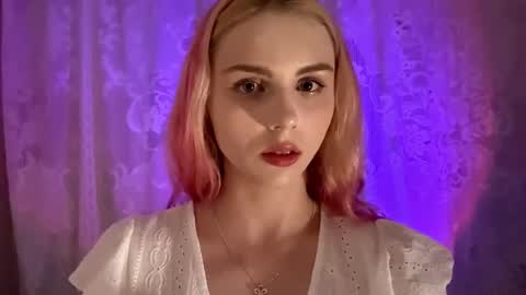 Karolina online show from October 19, 2025, 3:34 pm