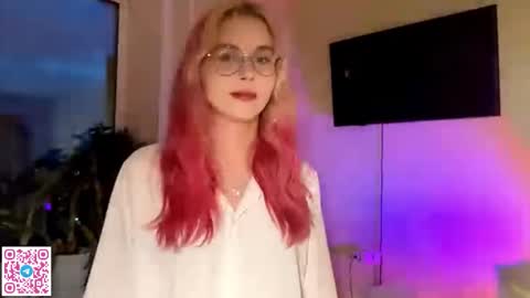 Karolina online show from October 26, 2025, 1:50 pm