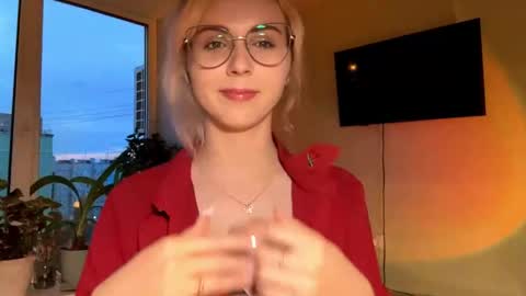 Karolina online show from October 30, 2025, 1:23 pm