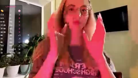 Karolina online show from November 7, 2025, 3:23 pm