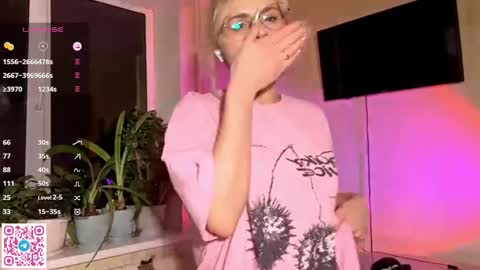 Karolina online show from November 12, 2025, 2:06 pm