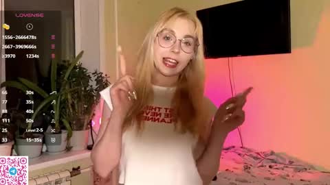 Karolina online show from November 23, 2025, 2:39 pm