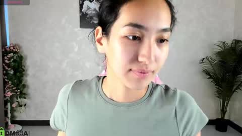 Snapshot of donnaa_drew chatting on September 30, 2025, 3:55 am Aura online show from September 30, 2025, 3:55 am