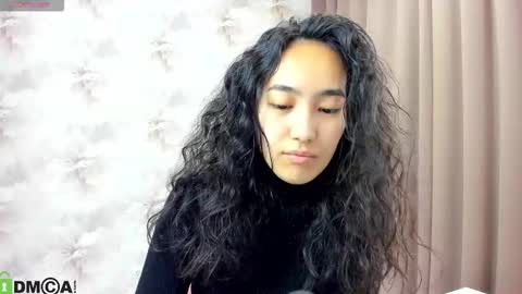 Snapshot of donnaa_drew chatting on October 2, 2025, 3:02 am Aura online show from October 2, 2025, 3:02 am