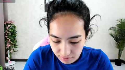 Snapshot of donnaa_drew chatting on October 12, 2025, 1:59 am Aura online show from October 12, 2025, 1:59 am