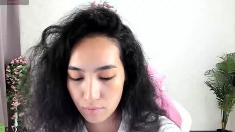 Snapshot of donnaa_drew chatting on October 27, 2025, 6:50 am Aura online show from October 27, 2025, 6:50 am