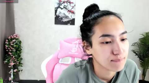 Snapshot of donnaa_drew chatting on October 28, 2025, 2:59 am Aura online show from October 28, 2025, 2:59 am