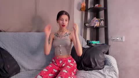 Donna online show from November 8, 2025, 1:22 pm