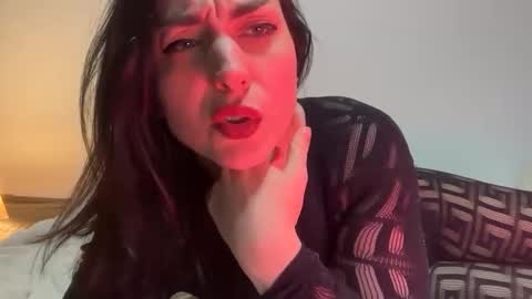 Iara online show from May 24, 2026, 9:42 pm