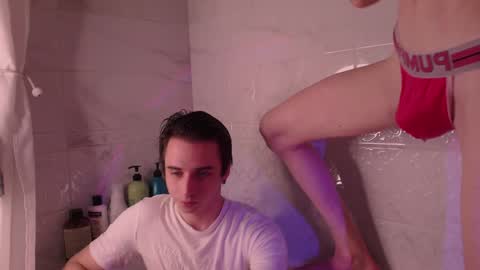 Snapshot of dontknowloool chatting on December 22, 2024, 10:15 pm EliotKenny online show from December 22, 2024, 10:15 pm