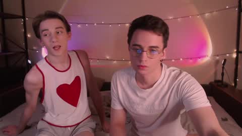 Snapshot of dontknowloool chatting on January 4, 2025, 5:37 pm EliotKenny online show from January 4, 2025, 5:37 pm