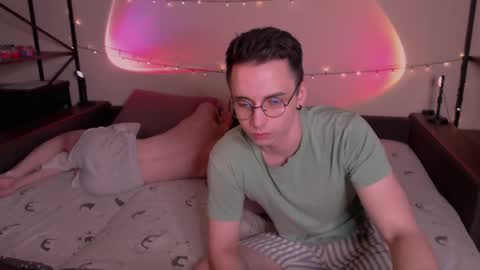 Snapshot of dontknowloool chatting on February 28, 2025, 6:09 pm EliotKenny online show from February 28, 2025, 6:09 pm