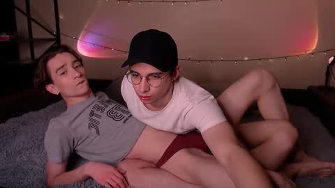 Snapshot of dontknowloool chatting on October 20, 2025, 6:52 pm EliotKenny online show from October 20, 2025, 6:52 pm