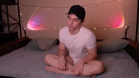 Snapshot of dontknowloool chatting on October 23, 2025, 8:18 pm EliotKenny online show from October 23, 2025, 8:18 pm