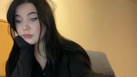 Snapshot of dorian1211 chatting on November 9, 2025, 11:41 am Doriana online show from November 9, 2025, 11:41 am