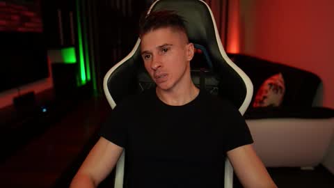 Dorian Reyes online show from September 30, 2025, 10:48 pm