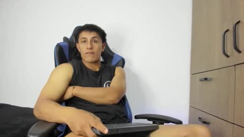 dorman_boy online show from November 27, 2025, 4:03 am