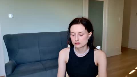 dormineaa online show from June 28, 2026, 4:51 am