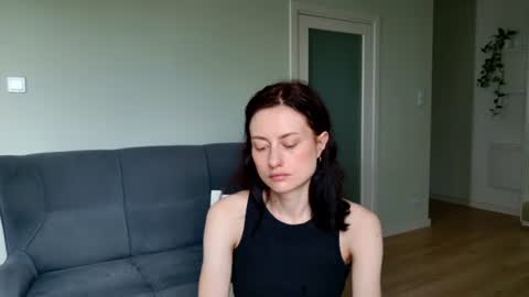 dormineaa online show from June 30, 2026, 4:46 am