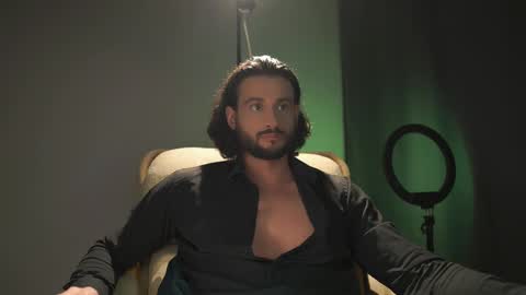 Snapshot of double_luckystrike chatting on October 19, 2025, 9:04 pm Keen online show from October 19, 2025, 9:04 pm