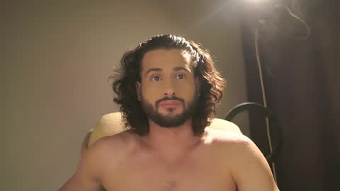 Snapshot of double_luckystrike chatting on November 11, 2025, 9:37 pm Keen online show from November 11, 2025, 9:37 pm