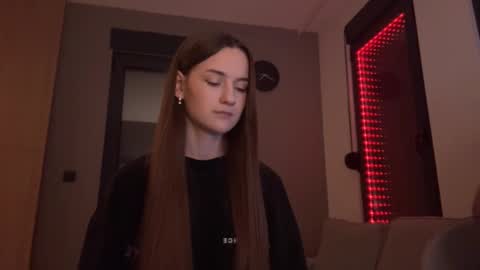 Alice and Mark online show from November 16, 2025, 9:09 pm