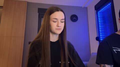 Alice and Mark online show from December 3, 2025, 1:13 am