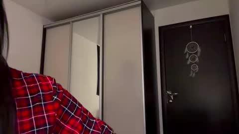 MOLLYYYY dont forget to give me a thumb up online show from October 20, 2025, 1:33 pm