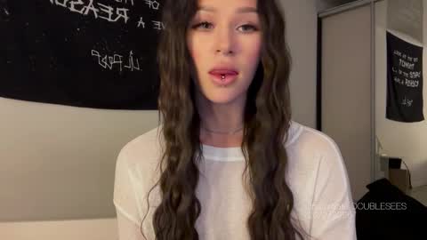 MOLLYYYY dont forget to give me a thumb up online show from February 24, 2026, 10:24 am