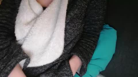 Douce Elsa online show from January 19, 2025, 9:34 pm