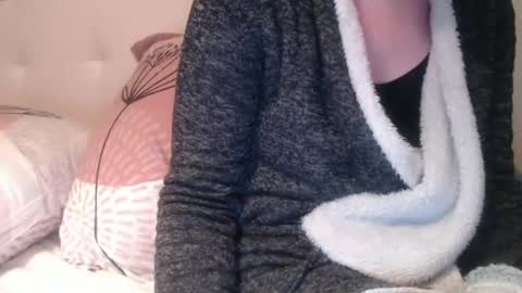 Douce Elsa online show from March 5, 2025, 7:06 pm