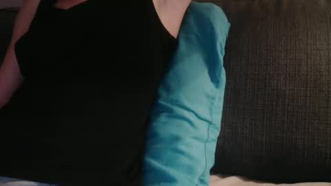 Douce Elsa online show from September 22, 2025, 8:22 pm