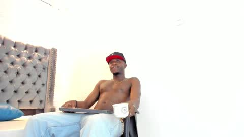 DOUGLAS online show from September 29, 2025, 1:16 pm