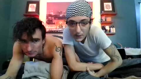 Snapshot of douxi_does_it chatting on November 16, 2025, 9:20 pm Douxi online show from November 16, 2025, 9:20 pm