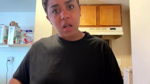 dove_love22 online show from November 1, 2025, 6:43 pm