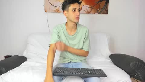 Drake and Zara online show from December 18, 2025, 12:11 pm