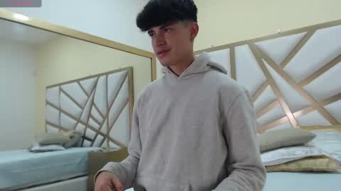 Snapshot of drakecollinss chatting on March 8, 2025, 12:33 am drakecollinss online show from March 8, 2025, 12:33 am