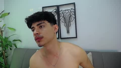 Snapshot of drakecollinss chatting on September 30, 2025, 12:10 pm drakecollinss online show from September 30, 2025, 12:10 pm