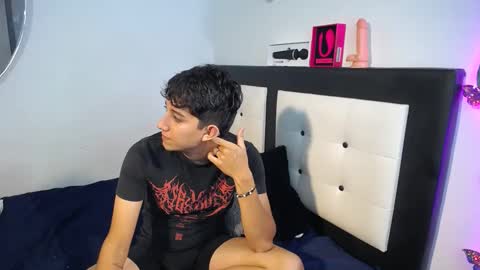 -- nicolle and jhon -- online show from October 3, 2025, 1:02 am