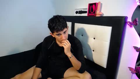 -- nicolle and jhon -- online show from October 6, 2025, 3:04 am