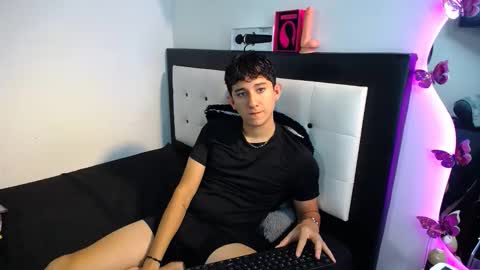 -- nicolle and jhon -- online show from October 9, 2025, 10:57 am