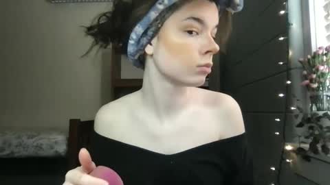 Snapshot of dream1girl_ chatting on February 26, 2025, 5:28 pm ur dream girl online show from February 26, 2025, 5:28 pm