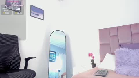 Snapshot of dream_vibes chatting on December 5, 2024, 11:07 pm Alina online show from December 5, 2024, 11:07 pm
