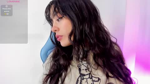 Snapshot of dream_vibes chatting on December 29, 2024, 12:34 pm Alina online show from December 29, 2024, 12:34 pm