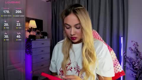 Snapshot of dreamaise chatting on November 9, 2025, 3:21 pm Mary pvt open use pink and blue app lovense online show from November 9, 2025, 3:21 pm