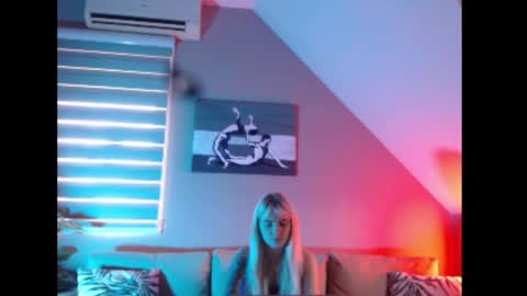 A girl online show from October 13, 2025, 7:19 am