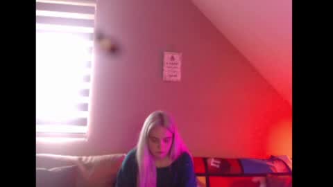 A girl online show from April 3, 2026, 7:28 am