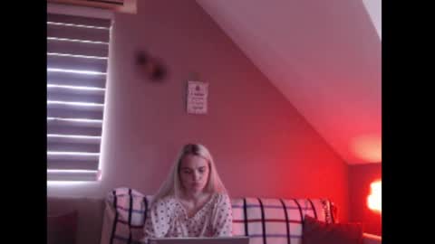 A girl online show from June 10, 2026, 7:29 am