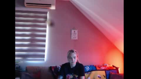 A girl online show from July 3, 2026, 7:48 am